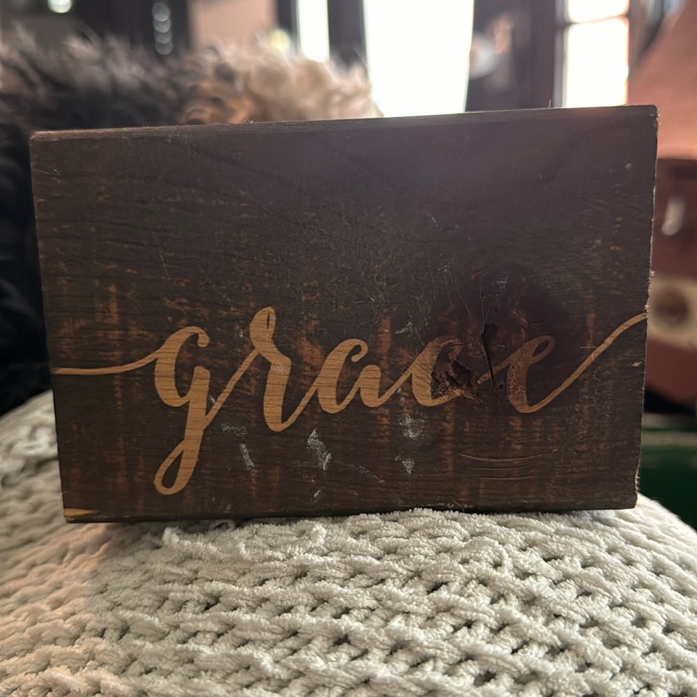 Wooden block “Grace”